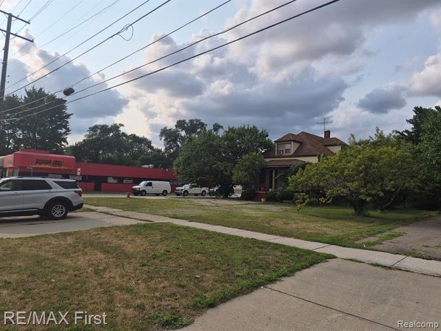 4879 E 9 Mile Road, Warren, MI 48089