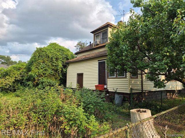 4879 E 9 Mile Road, Warren, MI 48089