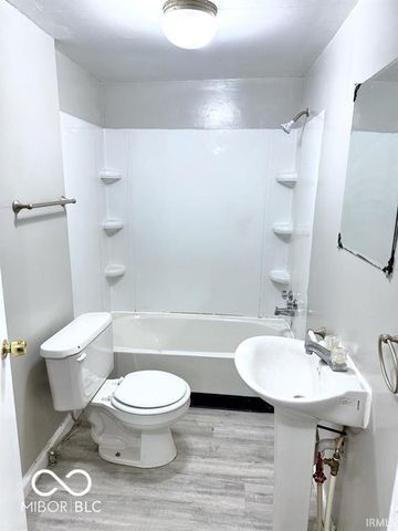 2202 S Penn Street, Muncie, IN 47302