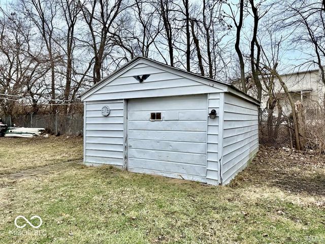 2202 S Penn Street, Muncie, IN 47302