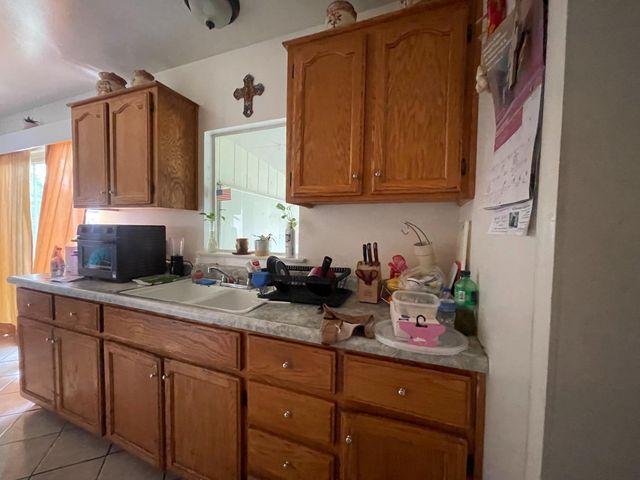 2008 Joan Way, Sacramento, CA 95825