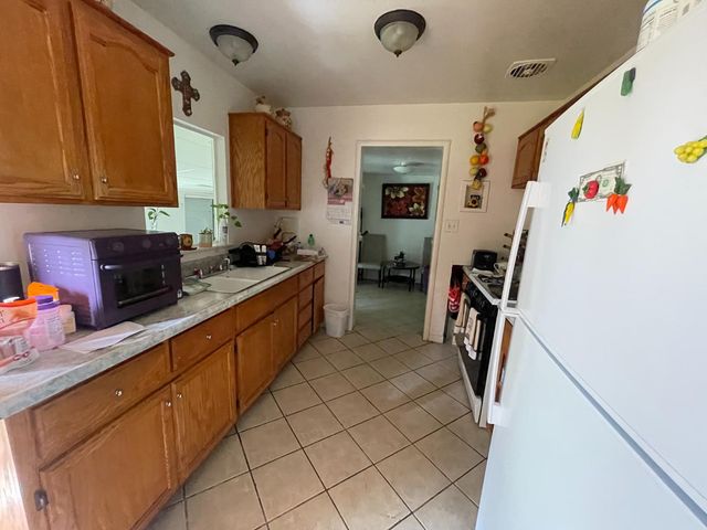 2008 Joan Way, Sacramento, CA 95825