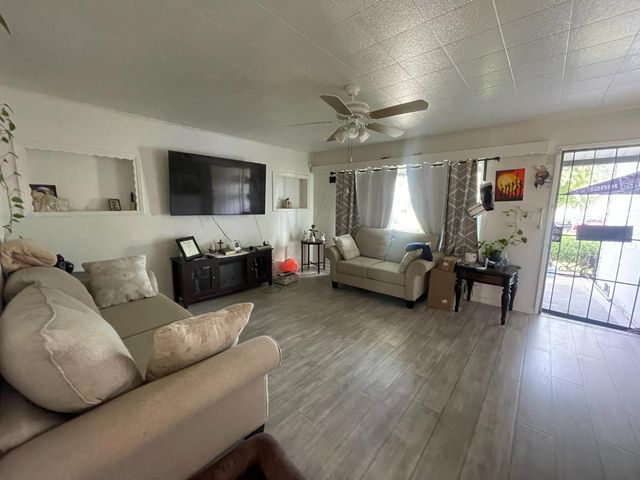 2008 Joan Way, Sacramento, CA 95825