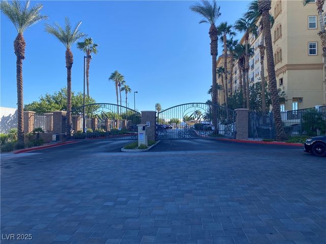 2405 West Serene Avenue 827, Las Vegas, NV 89123