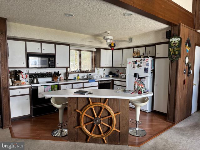 2404 BAYVIEW AVE, Barnegat Light, NJ 08006