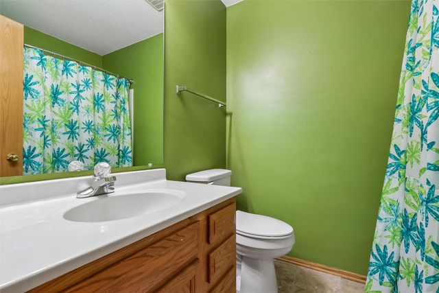 6131 Pommel Place, West Des Moines, IA 50266