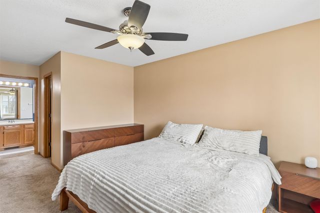 6131 Pommel Place, West Des Moines, IA 50266