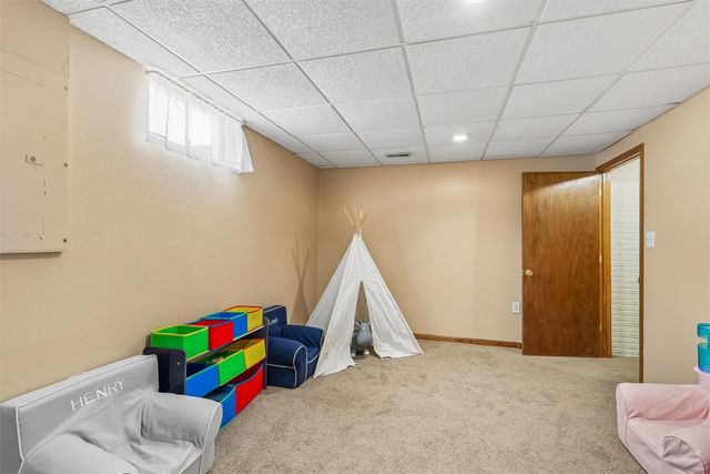 6131 Pommel Place, West Des Moines, IA 50266