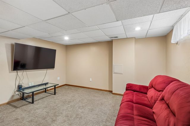 6131 Pommel Place, West Des Moines, IA 50266