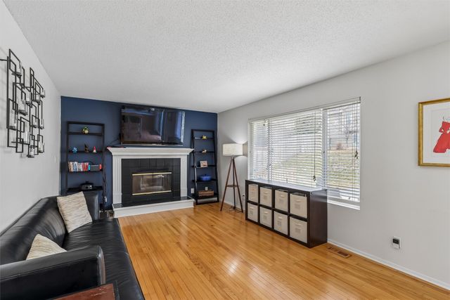 6131 Pommel Place, West Des Moines, IA 50266