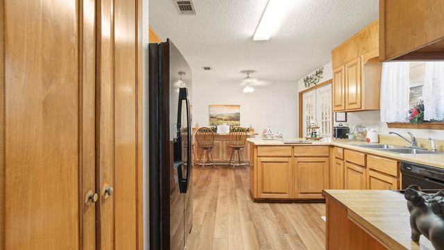 2186 W Us Highway 90, Defuniak Springs, FL 32433