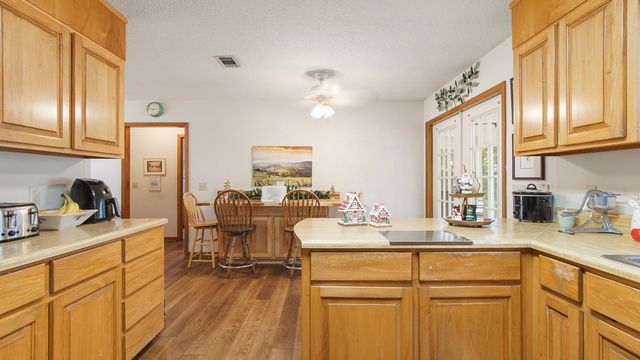 2186 W Us Highway 90, Defuniak Springs, FL 32433