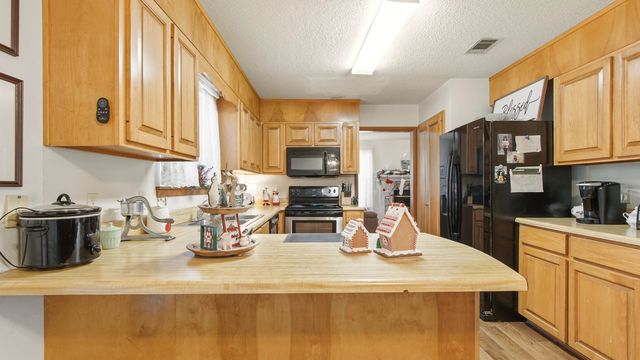 2186 W Us Highway 90, Defuniak Springs, FL 32433