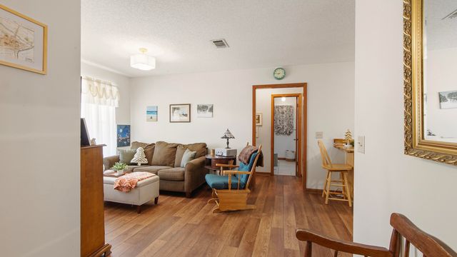 2186 W Us Highway 90, Defuniak Springs, FL 32433