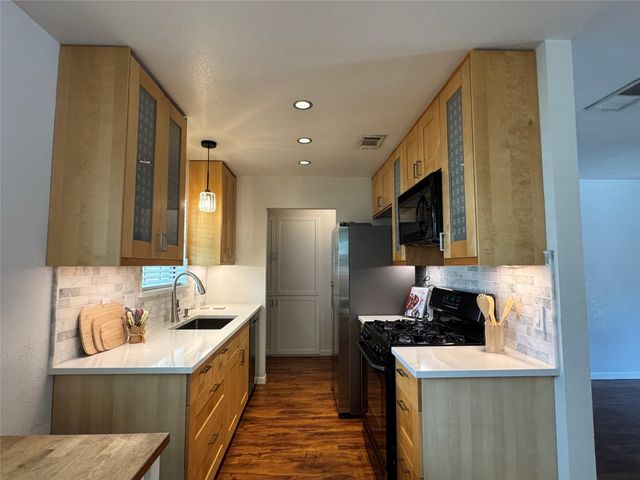 2007 Hardy CIR, Austin, TX 78757
