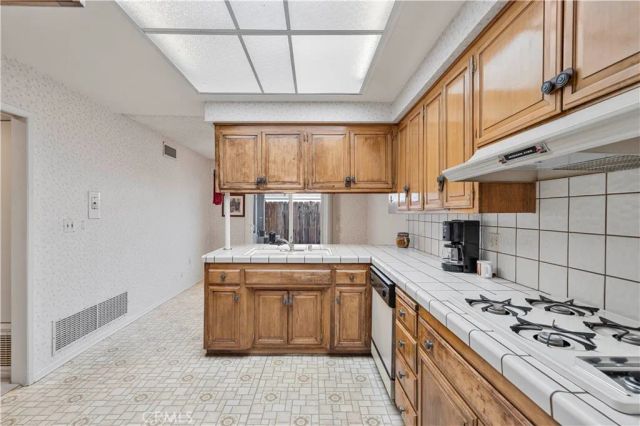 26838 Avenue Of The Oaks C, Newhall, CA 91321