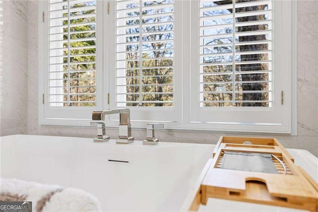 1095 Edgewater Drive, Sandy Springs, GA 30328