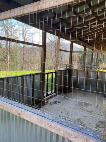 11598 Red Lick Road, Irvine, KY 40336