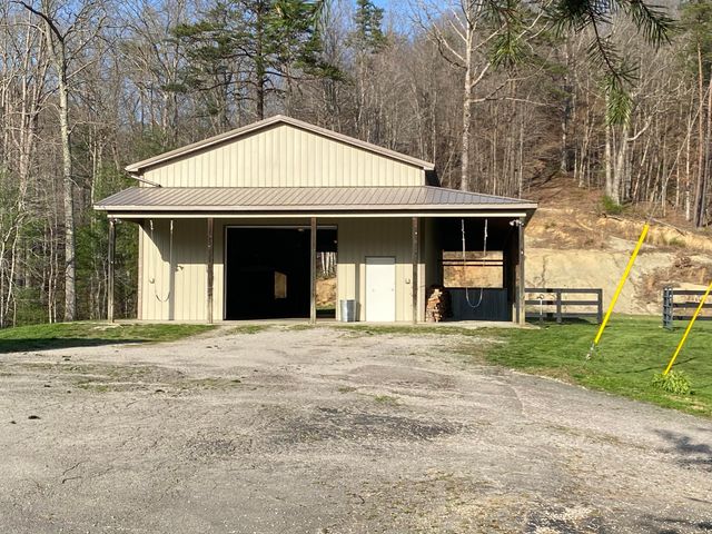 11598 Red Lick Road, Irvine, KY 40336