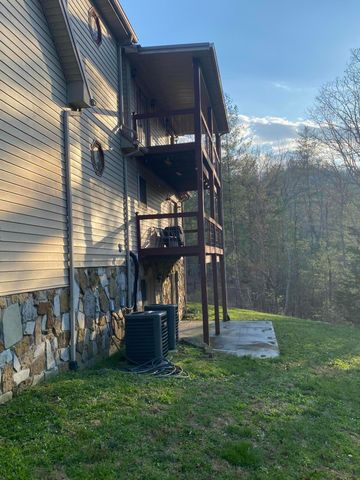 11598 Red Lick Road, Irvine, KY 40336