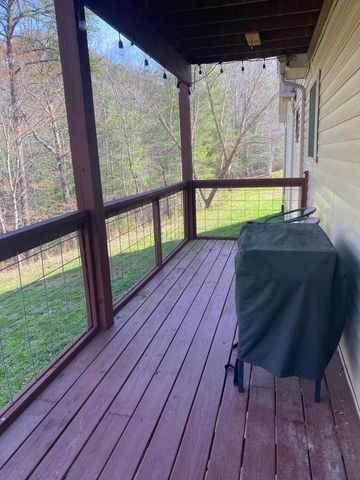 11598 Red Lick Road, Irvine, KY 40336