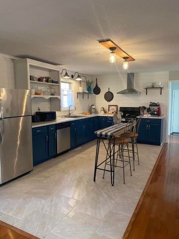 11598 Red Lick Road, Irvine, KY 40336