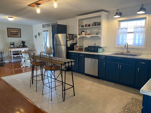 11598 Red Lick Road, Irvine, KY 40336