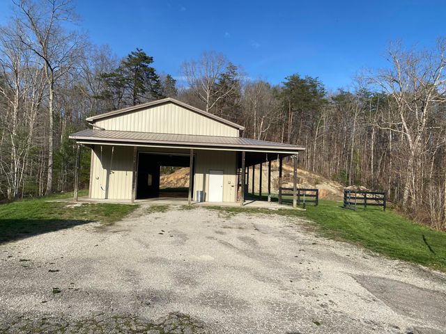 11598 Red Lick Road, Irvine, KY 40336