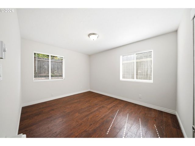 8016 Ne FREMONT St, Portland, OR 97213