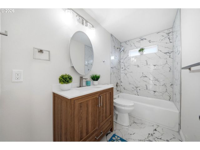 8016 Ne FREMONT St, Portland, OR 97213