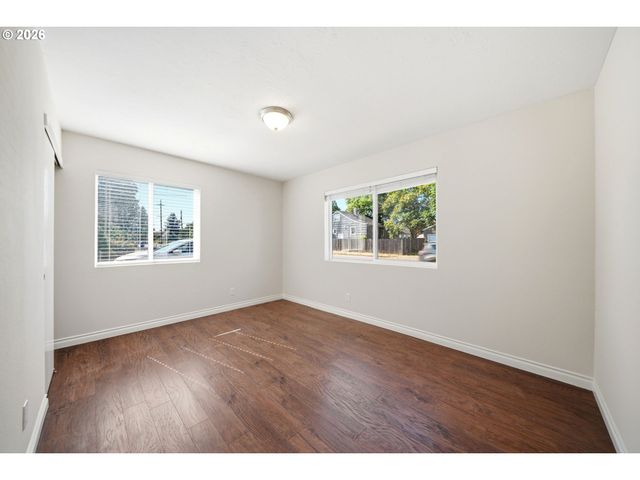 8016 Ne FREMONT St, Portland, OR 97213