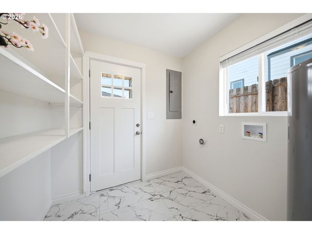 8016 Ne FREMONT St, Portland, OR 97213