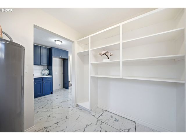 8016 Ne FREMONT St, Portland, OR 97213