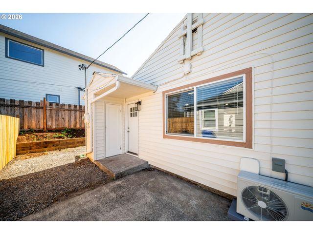 8016 Ne FREMONT St, Portland, OR 97213