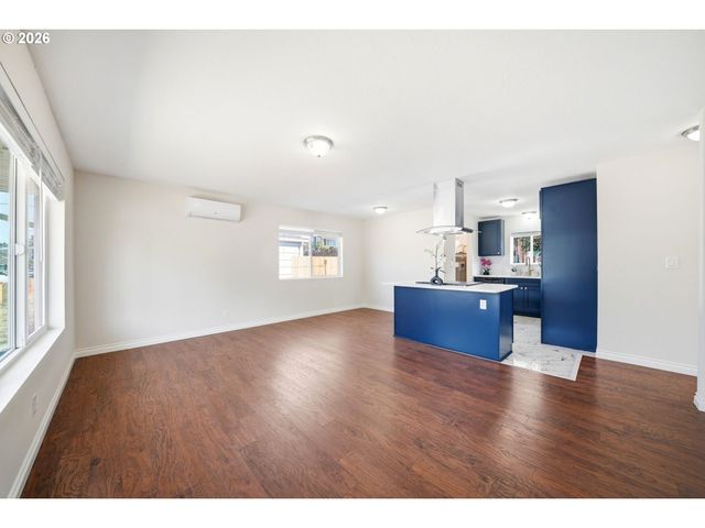 8016 Ne FREMONT St, Portland, OR 97213