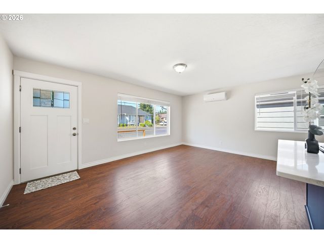 8016 Ne FREMONT St, Portland, OR 97213