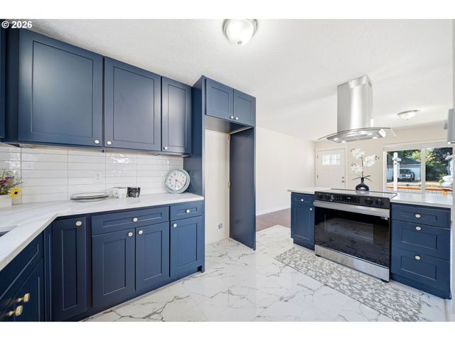 8016 Ne FREMONT St, Portland, OR 97213
