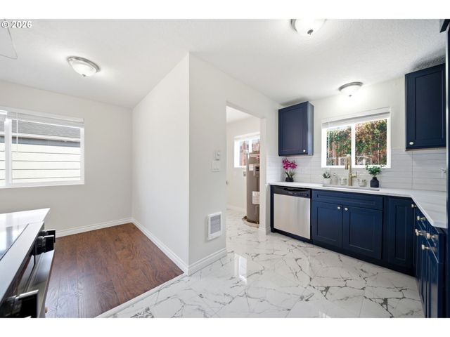 8016 Ne FREMONT St, Portland, OR 97213