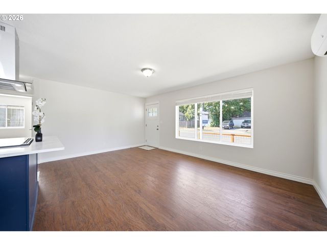8016 Ne FREMONT St, Portland, OR 97213