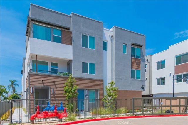 589 S Lyon St, Santa Ana, CA 92705