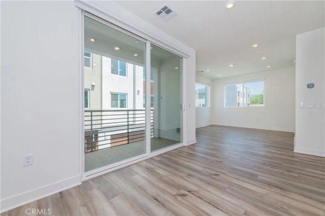 589 S Lyon St, Santa Ana, CA 92705