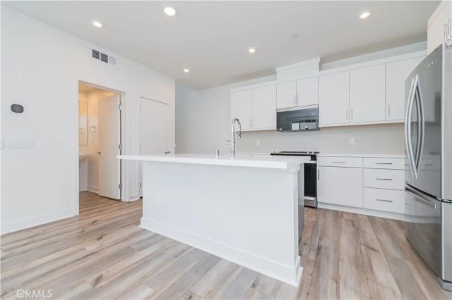 589 S Lyon St, Santa Ana, CA 92705