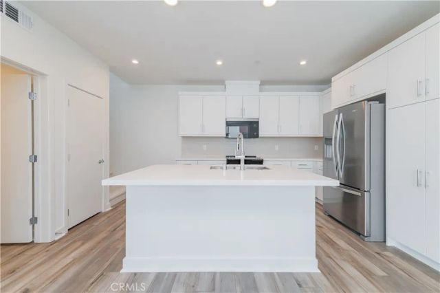 589 S Lyon St, Santa Ana, CA 92705