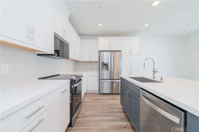 589 S Lyon St, Santa Ana, CA 92705