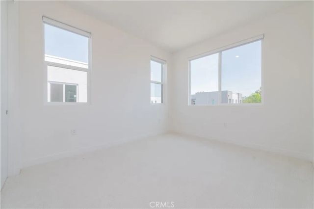 589 S Lyon St, Santa Ana, CA 92705