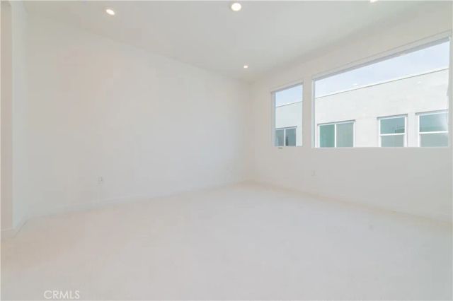 589 S Lyon St, Santa Ana, CA 92705