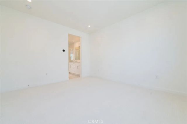 589 S Lyon St, Santa Ana, CA 92705