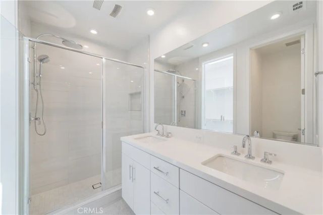 589 S Lyon St, Santa Ana, CA 92705