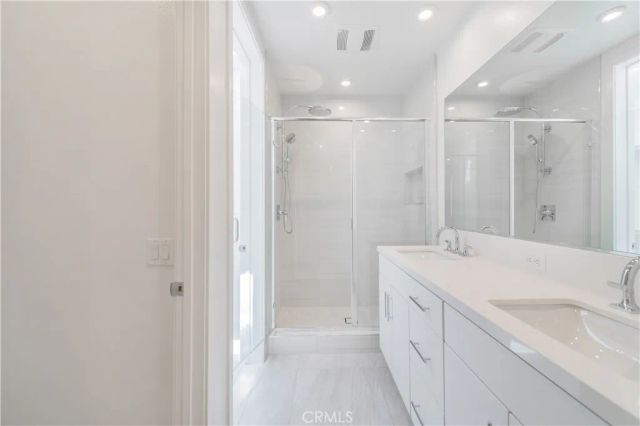 589 S Lyon St, Santa Ana, CA 92705