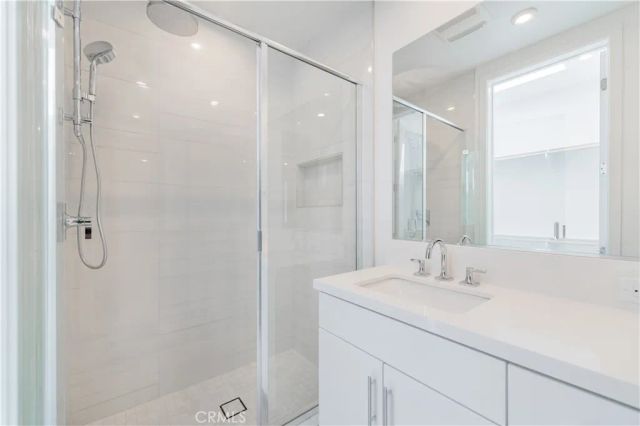 589 S Lyon St, Santa Ana, CA 92705